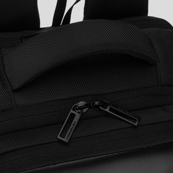 Kuprinė unisex Peterson, juoda K17