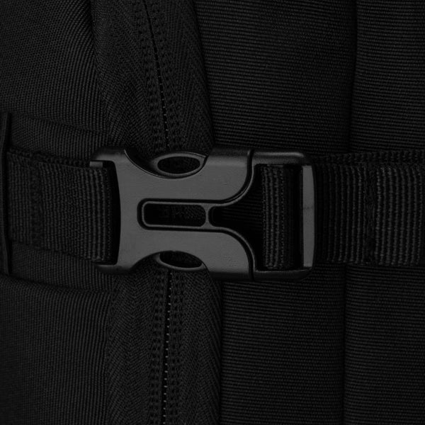 Vidutinė kuprinė unisex Peterson, juoda N516