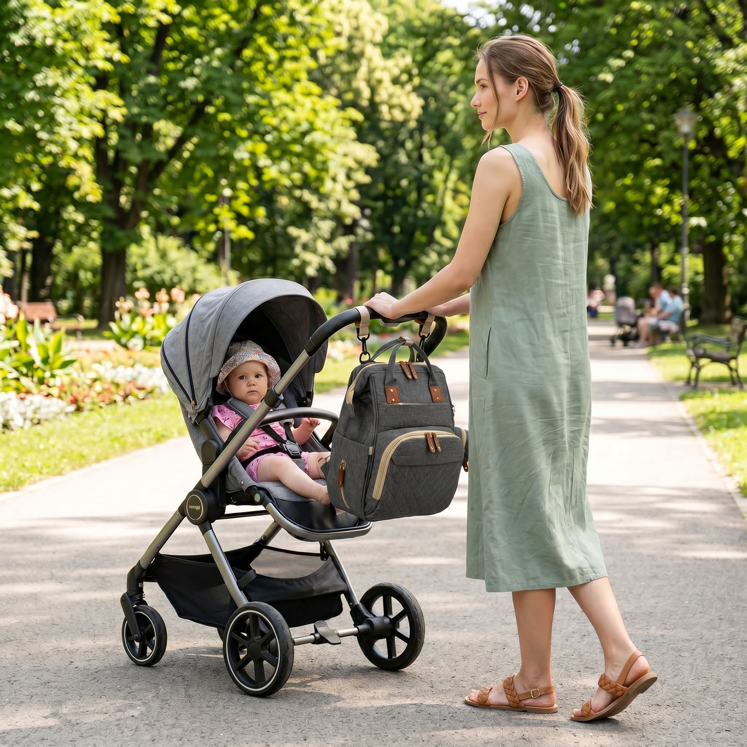 Talpi tamsiai pilka poliesterio kuprinė mamai su USB jungtimi - Peterson