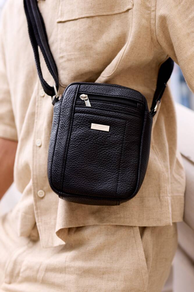 Vidutinė rankinė vyrams Peterson, juoda RV6