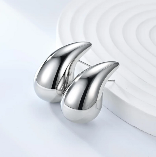 Sidabriniai auskarai, pagaminti iš chirurginio plieno