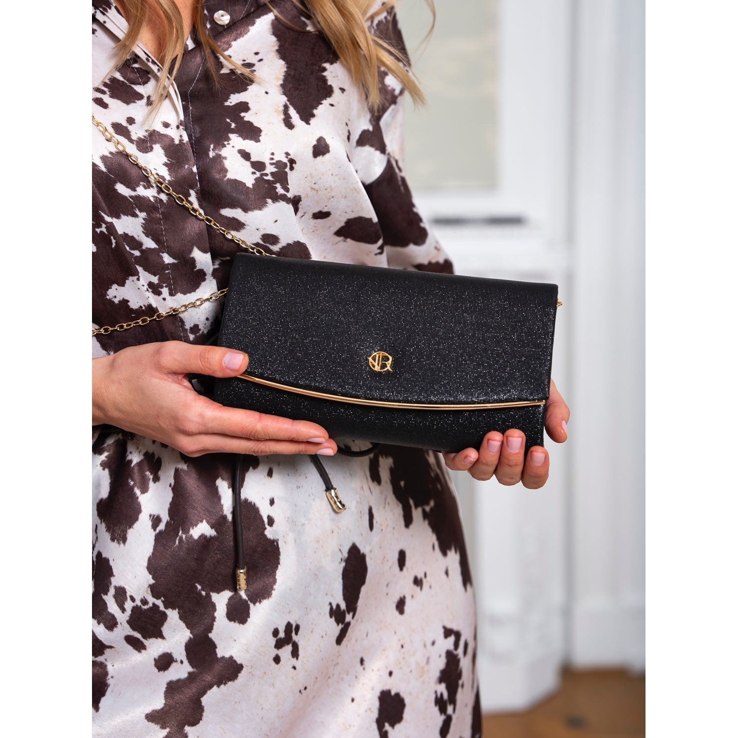 Vakarinė moteriška rankinė, juoda, sintetinė medžiaga R2