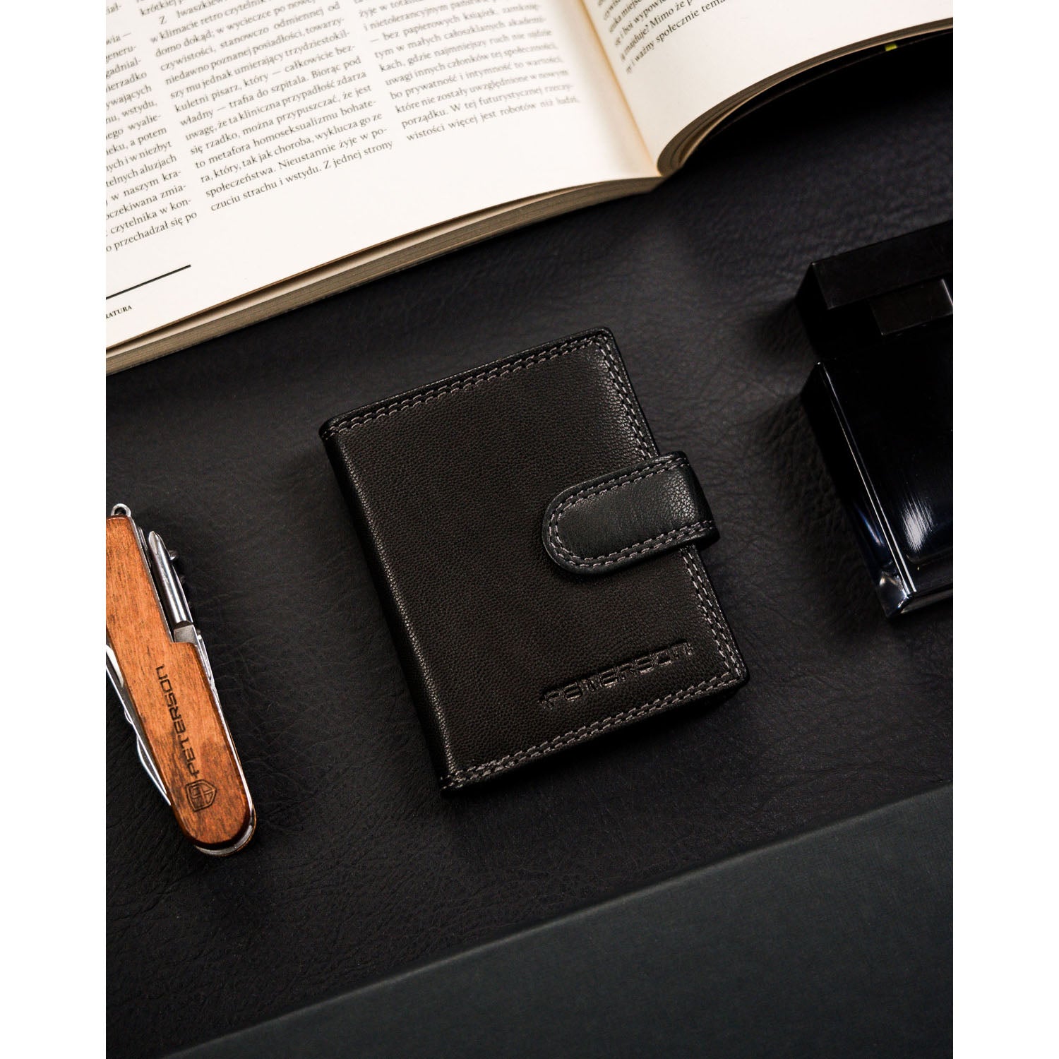 Vyriška odinė piniginė, juoda, su užsegimu S148