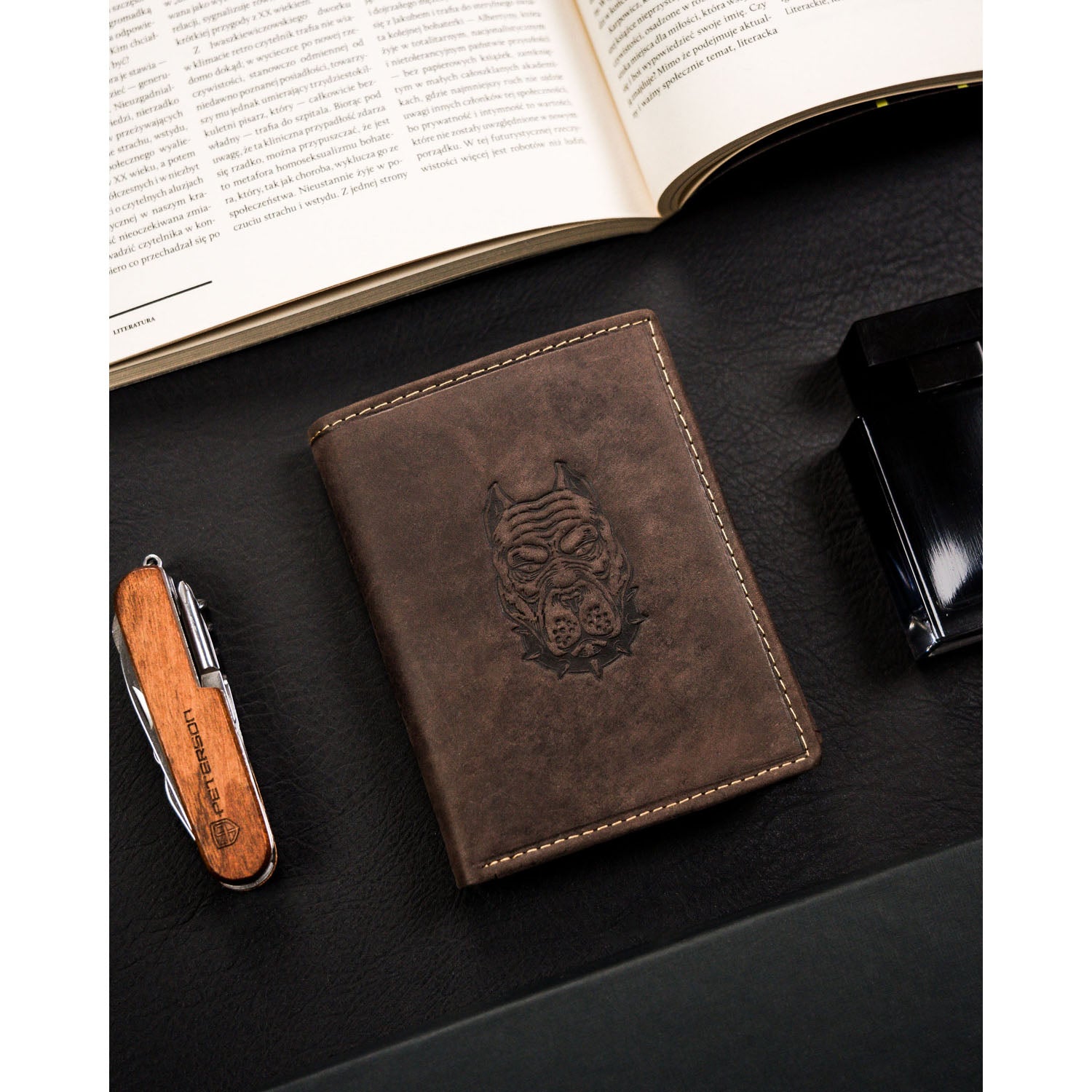 Vyriška odinė piniginė, ruda, su šuns galvos įspaudu. S146