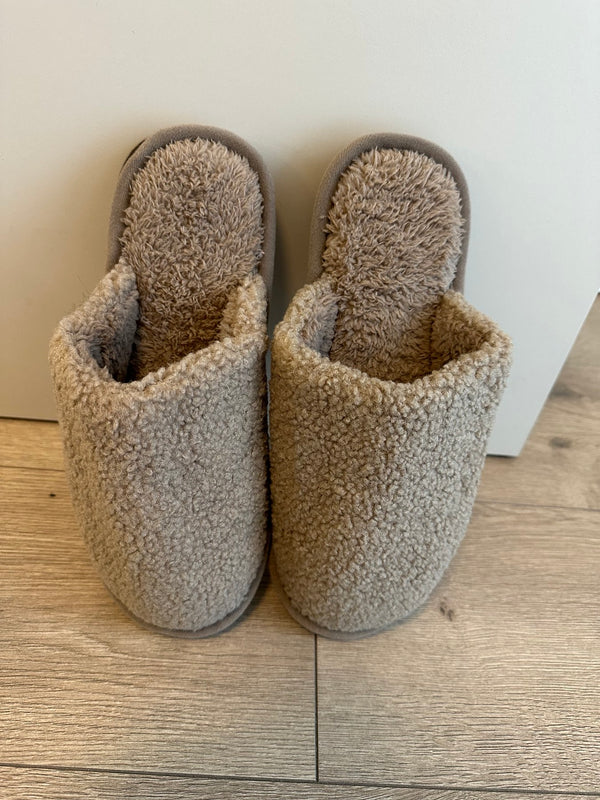 Vyriškos šiltos šlepetės su minkštu pamušalu, smėlio spalvos