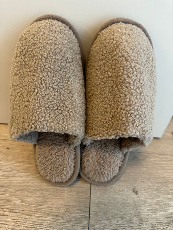 Vyriškos šiltos šlepetės su minkštu pamušalu, smėlio spalvos